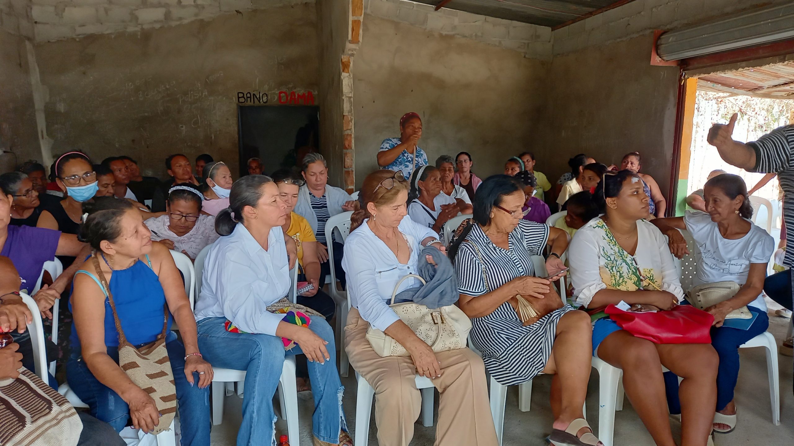 Encuentro comunitario de mujeres y participantes en procesos territoriales